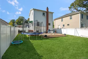 422 Myrtle Ave, West Islip, NY 11795 - Photo 19