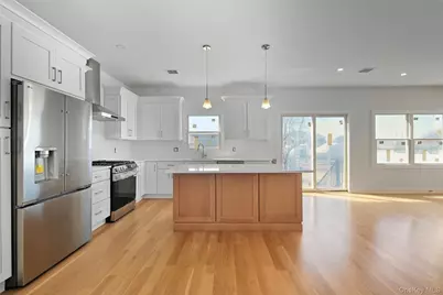101 Clocks Boulevard, Massapequa, NY 11758 - Photo 5