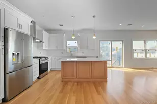 101 Clocks Blvd, Massapequa, NY 11758 - Photo 5