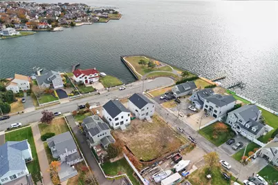 101 Clocks Boulevard, Massapequa, NY 11758 - Photo 27