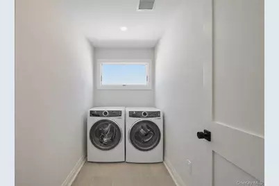 101 Clocks Boulevard, Massapequa, NY 11758 - Photo 13