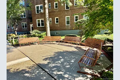 34 Cathedral Avenue #2E, Hempstead, NY 11550 - Photo 3