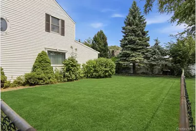 118 Magnolia, Westbury, NY 11590 - Photo 5