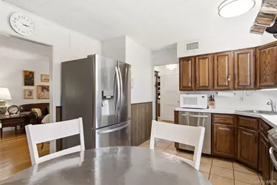 118 Magnolia, Westbury, NY 11590 - Photo 19