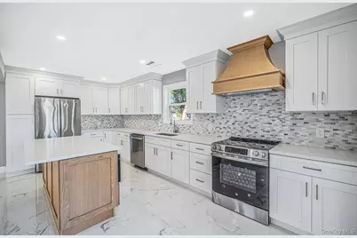 110 Bayberry Lane, Levittown, NY 11756 - Photo 9