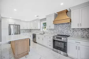 110 Bayberry Ln, Levittown, NY 11756 - Photo 9