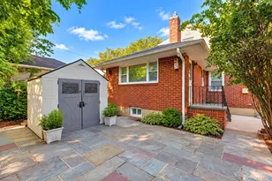135 Sperry Blvd, New Hyde Park, NY 11040 - Photo 19