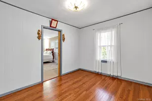 135 Sperry Blvd, New Hyde Park, NY 11040 - Photo 11
