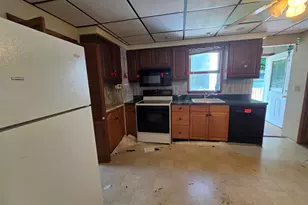 533 S 8th St, Lindenhurst, NY 11757 - Photo 9
