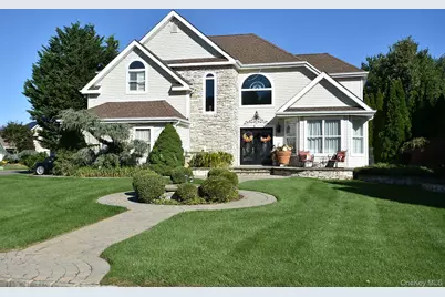 112 Summerfield Drive, Holtsville, NY 11742 - Photo 3