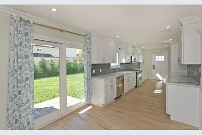 24 New Jersey Street, Dix Hills, NY 11746 - Photo 23