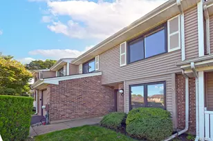 56 S Pond Ln, Smithtown, NY 11787 - Photo 5