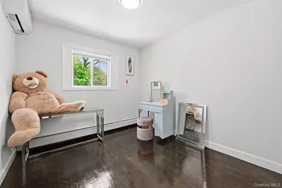 18 Park Drive E, Syosset, NY 11791 - Photo 17