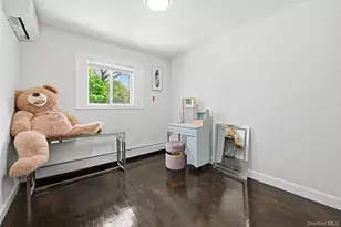 18 Park Dr E, Syosset, NY 11791 - Photo 17