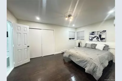 18 Park Drive E, Syosset, NY 11791 - Photo 11