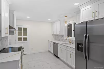 23 Hillcrest Drive, Smithtown, NY 11787 - Photo 17