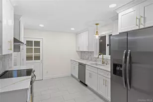 23 Hillcrest Dr, Smithtown, NY 11787 - Photo 17