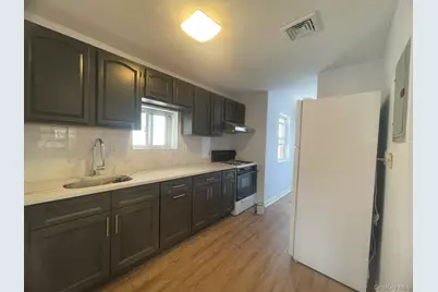 14916 Barclay Avenue, Flushing, NY 11355 - Photo 3