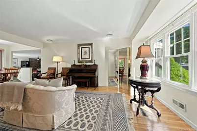 2 Milburn Lane, Huntington, NY 11743 - Photo 5