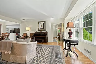 2 Milburn Ln, Huntington, NY 11743 - Photo 5