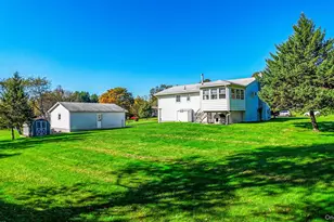 8 Gunsch Estate Dr, Newburgh, NY 12550 - Photo 5