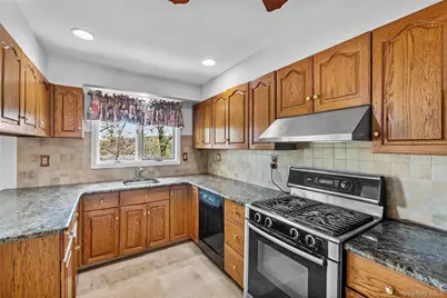 515 Mountainview Avenue, Valley Cottage, NY 10989 - Photo 29