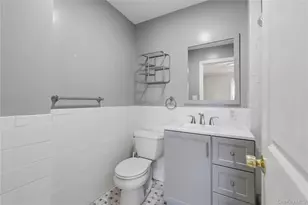 170 Old East Neck Rd, Melville, NY 11747 - Photo 19