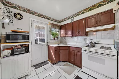 31 Circle Drive W, Elmont, NY 11003 - Photo 5