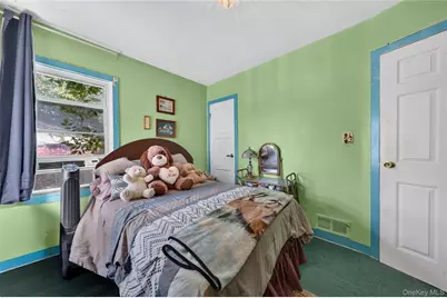 31 Circle Drive W, Elmont, NY 11003 - Photo 9