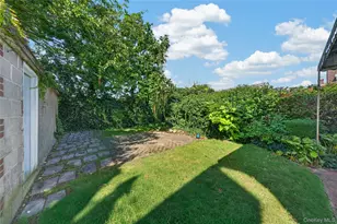 31 Circle Dr W, Elmont, NY 11003 - Photo 19