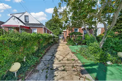 31 Circle Drive W, Elmont, NY 11003 - Photo 23