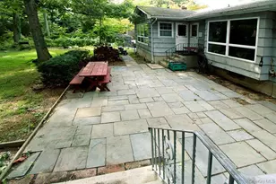 16 Argyle Pl, Smithtown, NY 11787 - Photo 9