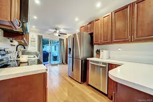 629 East Dr, Lindenhurst, NY 11757 - Photo 27