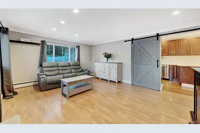 629 East Drive, Lindenhurst, NY 11757 - Photo 9