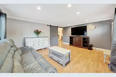 629 East Drive, Lindenhurst, NY 11757 - Photo 11
