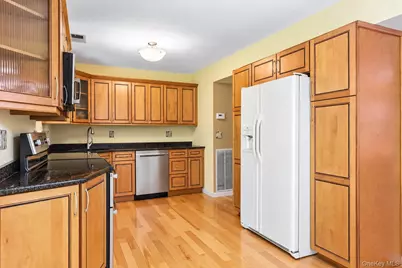 24 Huntington Commons, Yaphank, NY 11980 - Photo 9