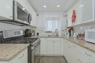 222 Smith St, Freeport, NY 11520 - Photo 5