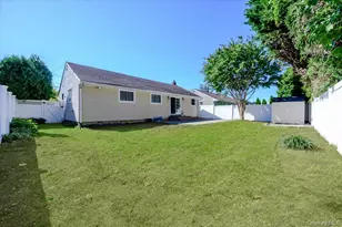 146 St Marks Pl, Massapequa, NY 11758 - Photo 17