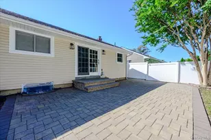 146 St Marks Pl, Massapequa, NY 11758 - Photo 15