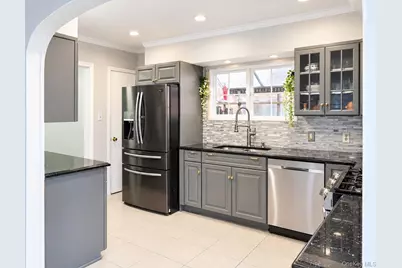 542 Logan Avenue, Bronx, NY 10465 - Photo 5