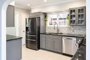 542 Logan Ave, Bronx, NY 10465 - Photo 5