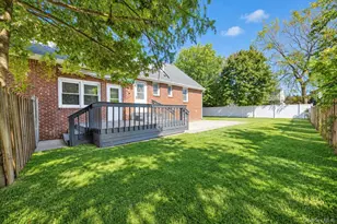 180 N 7th St, Lindenhurst, NY 11757 - Photo 33