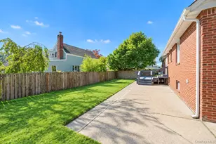 180 N 7th St, Lindenhurst, NY 11757 - Photo 35