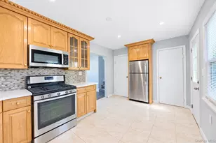 180 N 7th St, Lindenhurst, NY 11757 - Photo 9
