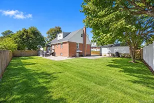 180 N 7th St, Lindenhurst, NY 11757 - Photo 5