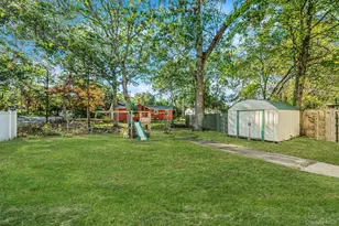 60 S Evergreen Dr, Selden, NY 11784 - Photo 13