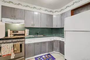 24 Chapel Pl, North Babylon, NY 11703 - Photo 9