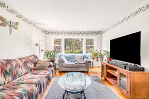 24 Chapel Pl, North Babylon, NY 11703 - Photo 5