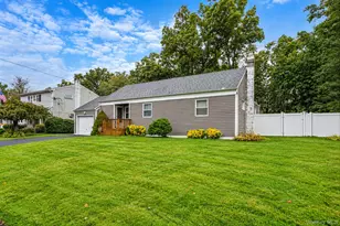 24 Chapel Pl, North Babylon, NY 11703 - Photo 3