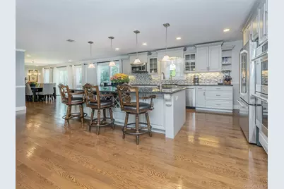 752 Kensington Court, Westbury, NY 11590 - Photo 9